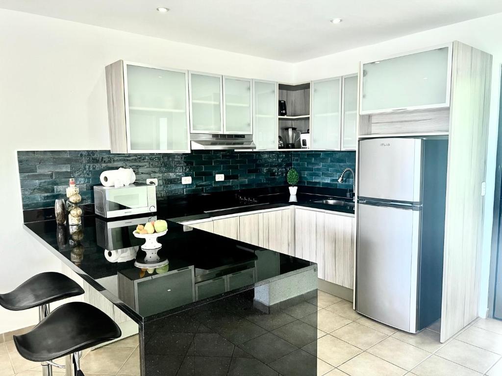 Tropical Gardens Suites and Apartments photo 2