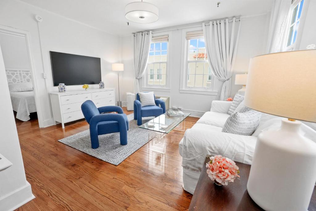 ORCHID SUITES - Historic Palm Beach Hotel Condominium photo 4