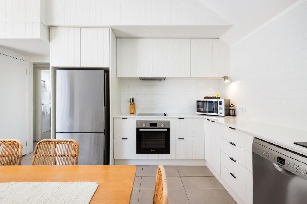 Byron Bay Beachfront Holiday Apartments Loft 8 photo 3