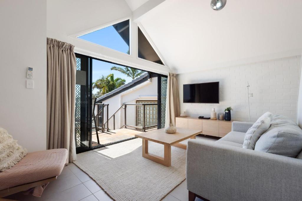 Byron Bay Beachfront Holiday Apartments Loft 8 photo 4