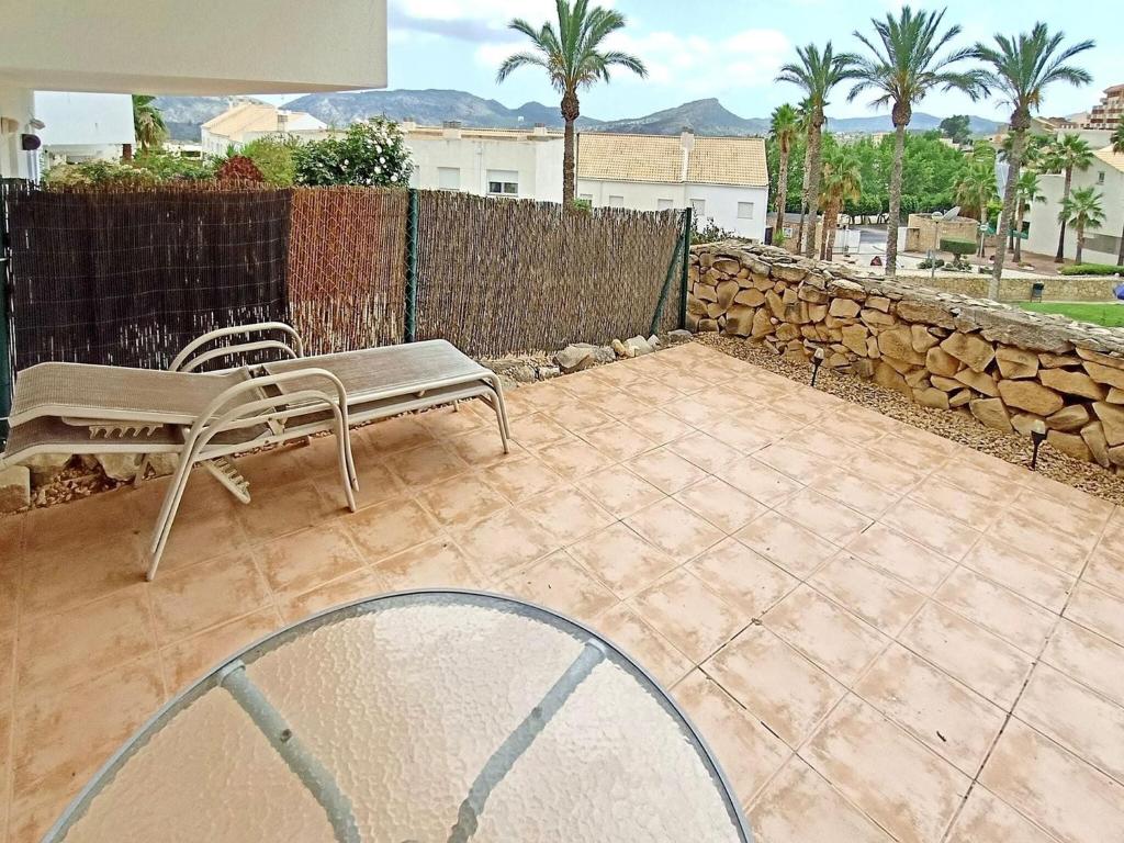 Bungalow house with communal pool photo 4