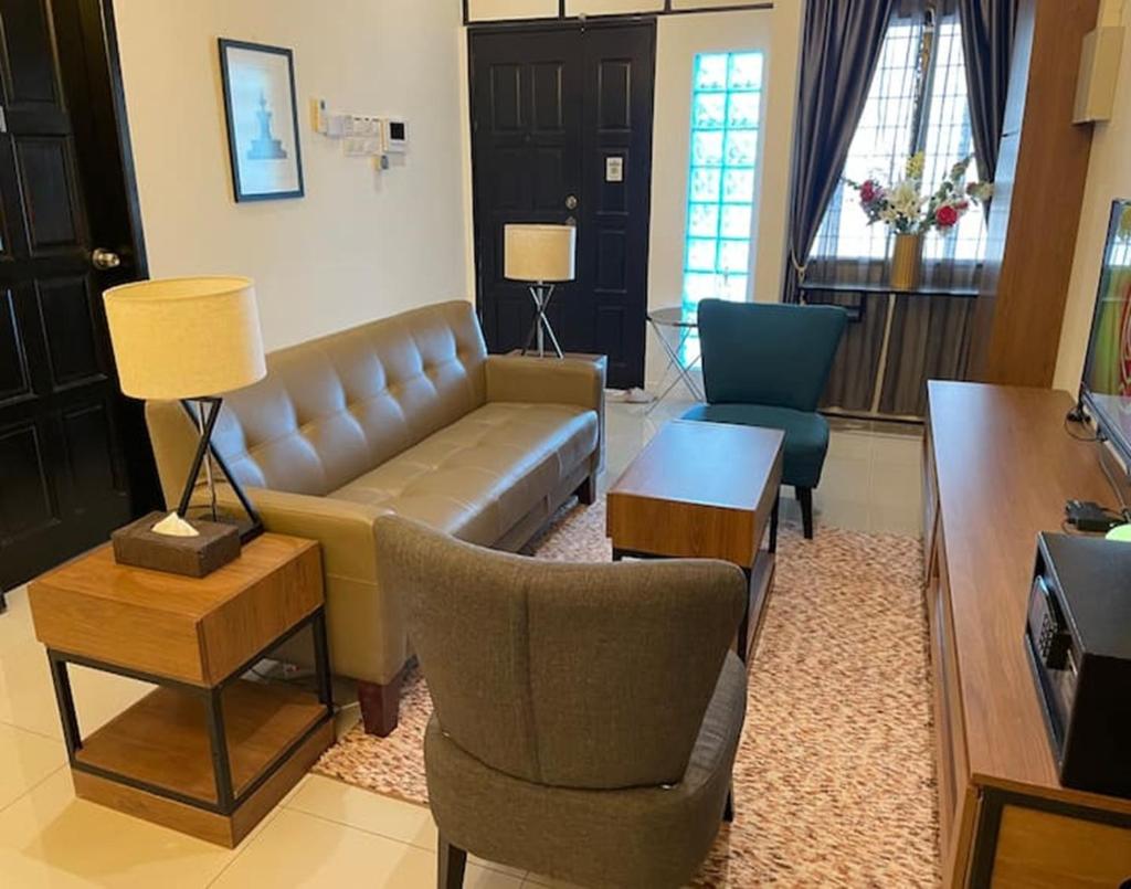 Elegant Homestay IPOH 8Perkins Canning Garden 7-8pax 4Bedrooms, 3Bathroom, 1Living, 1Kitchen-Bar with 3Parkings photo 1