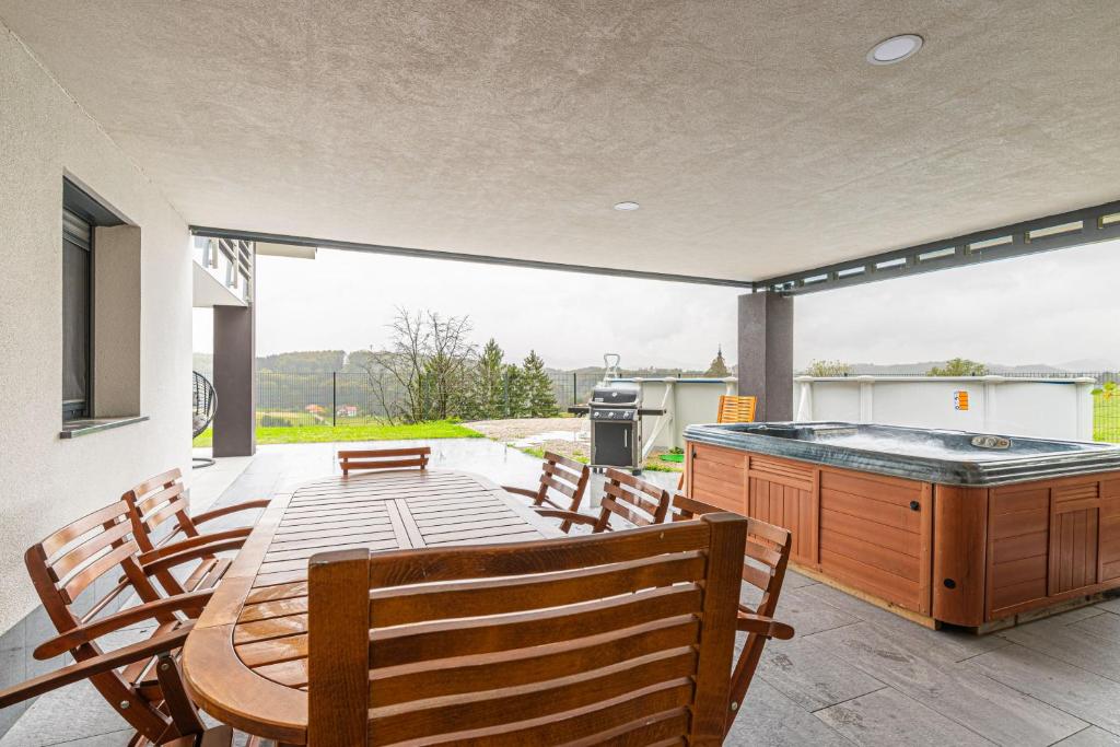 Villa Frigo Pool & Spa - Happy Rentals photo 1