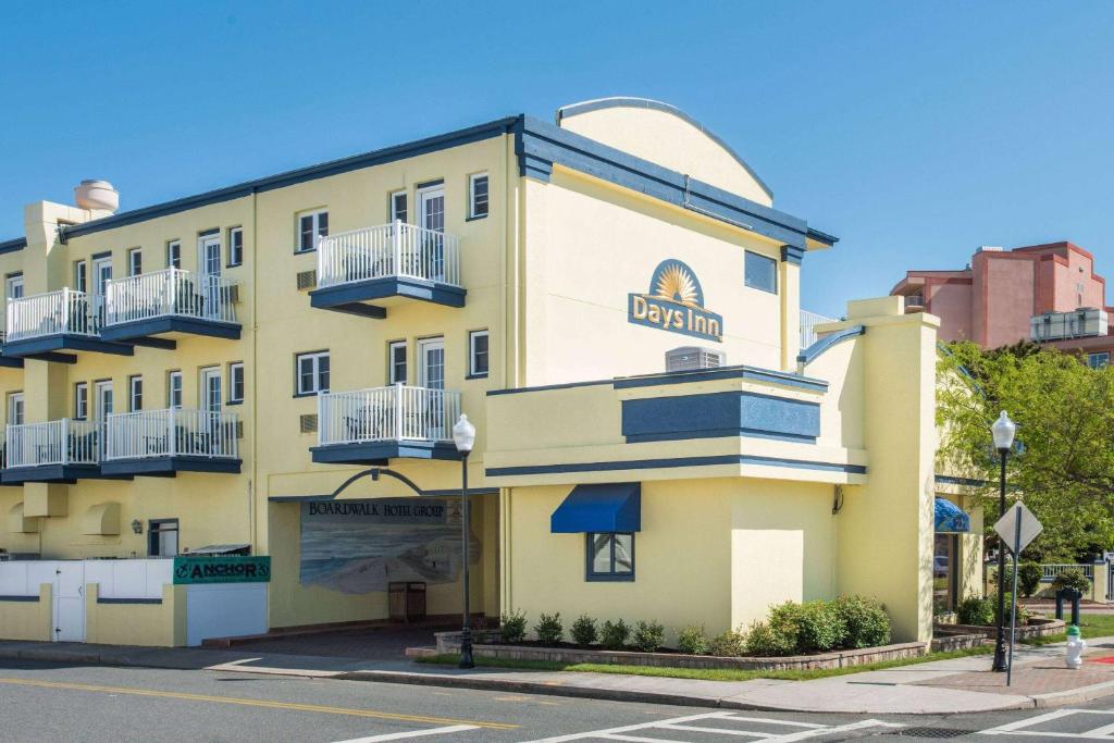 Days Inn by Wyndham Ocean City Oceanfront photo 1