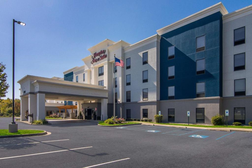 Hampton Inn & Suites Schererville image