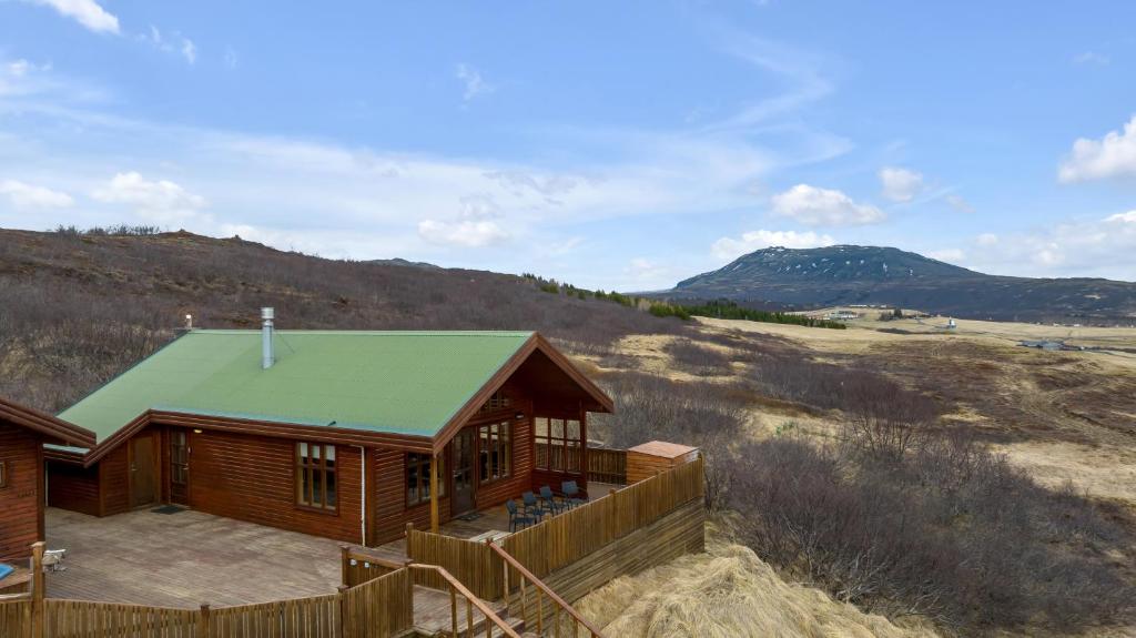 Summer House with Stunning Mountain Views photo 2