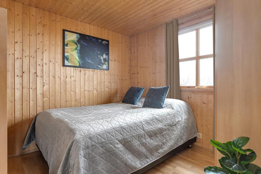 Summer House with Stunning Mountain Views photo 3