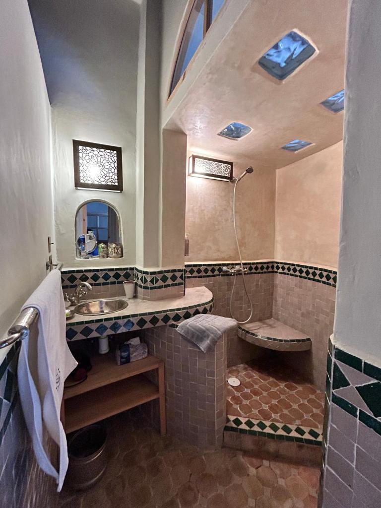 Beau riad en médina, lumineux et avec terrasse privée sur mer photo 4