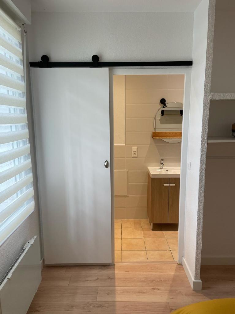 Appart avec chambre lumineux et chaleureux photo 4