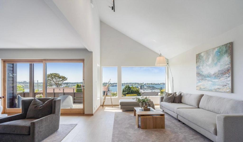 Exclusive Family Villa in Haugesund - Lovely Ocean View, 5 Bedroom, Free parking photo 4