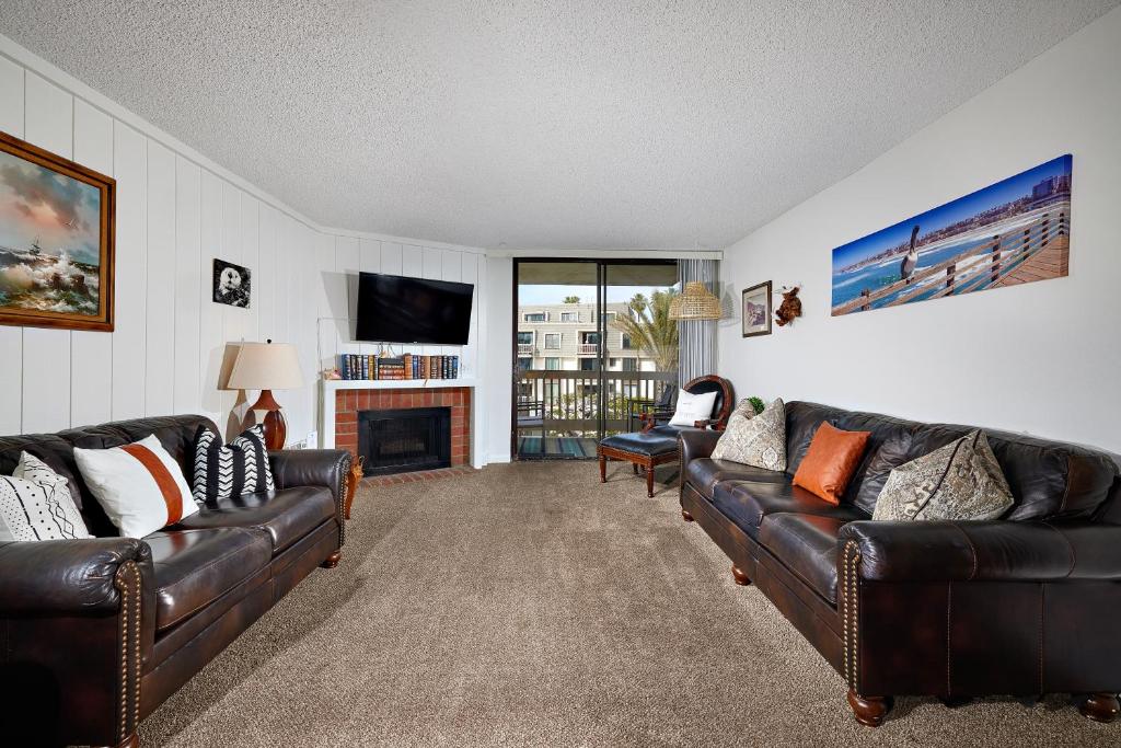 Captain's Quarters image