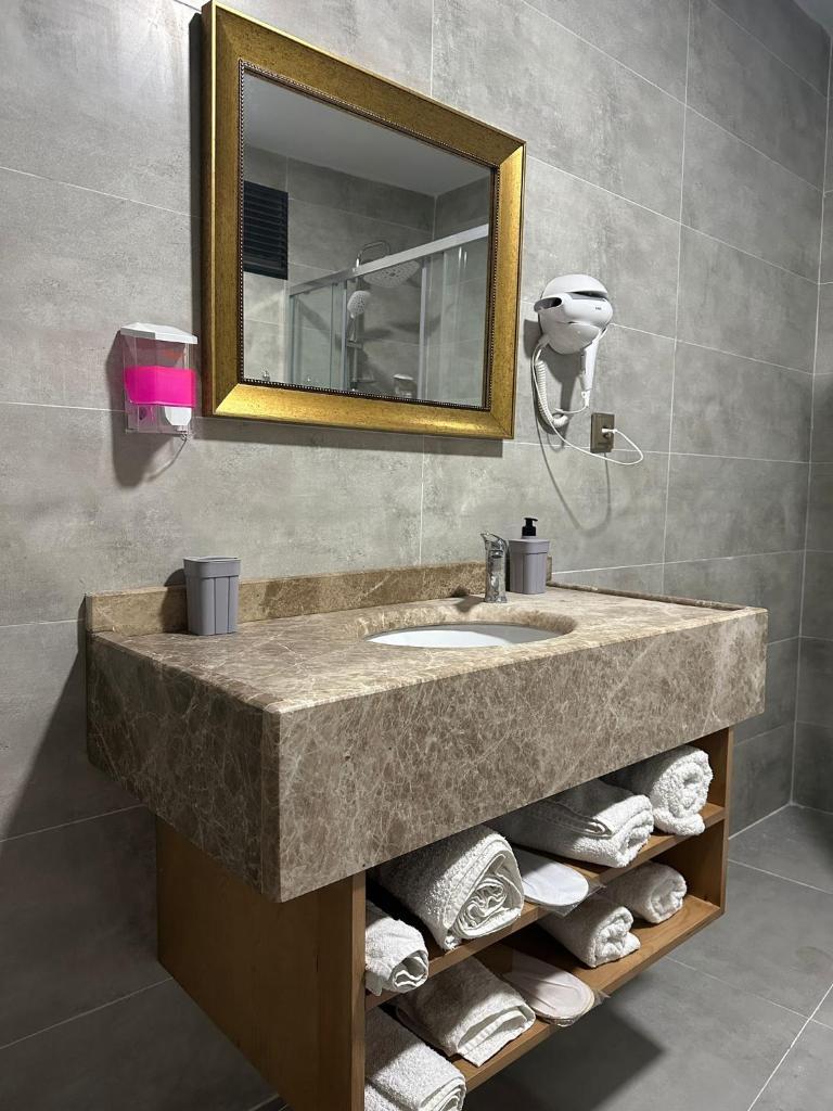 GRAND DELUX HOTEL photo 2