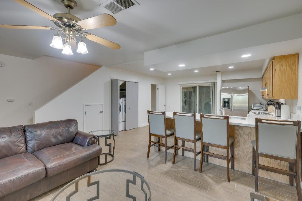Convenient Bakersfield Townhome with Patio! photo 4