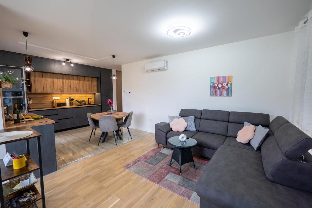 Apartman Nebo - Pogled na Stari Grad i Minizoo besplatne ulaznice - Free tickets photo 1