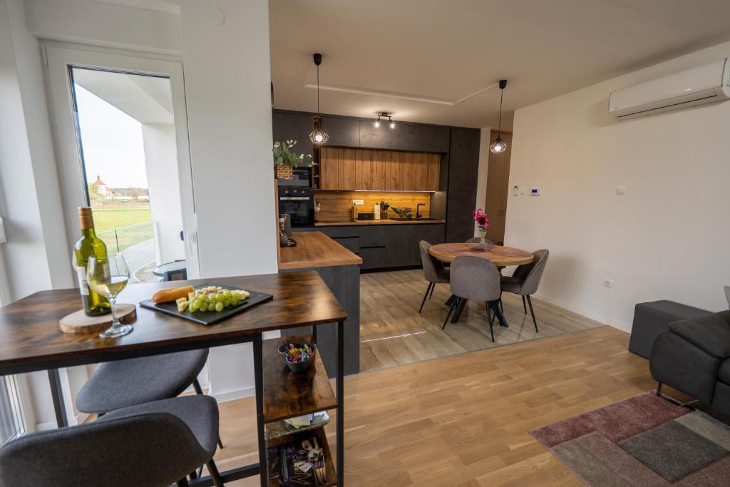 Apartman Nebo - Pogled na Stari Grad i Minizoo besplatne ulaznice - Free tickets photo 4