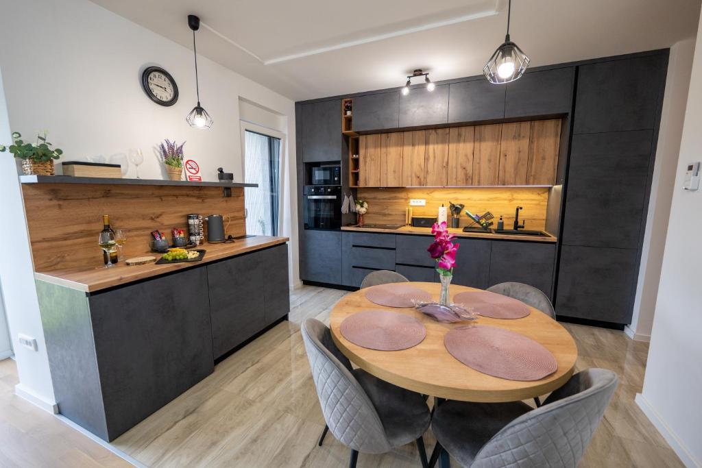 Apartman Nebo - Pogled na Stari Grad i Minizoo besplatne ulaznice - Free tickets photo 2