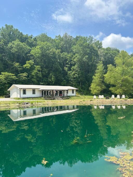 New Waterfront Cabin, 62 Acre, King Beds, Fire pit, Hiking photo 3