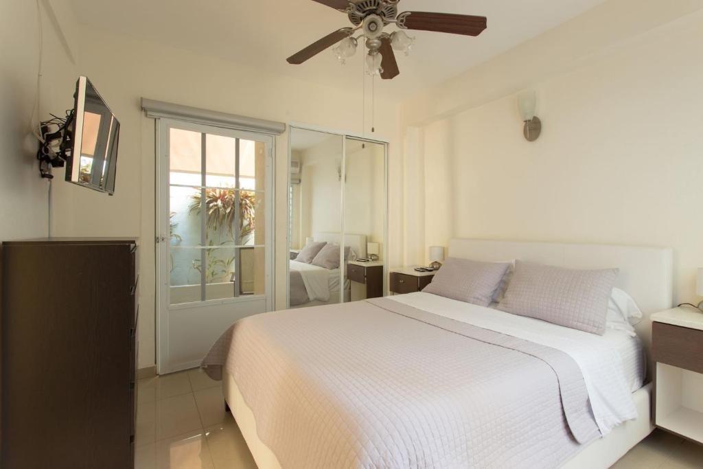 Prime Location at Condado Beach 1br 1 ba - Apt 7 photo 2