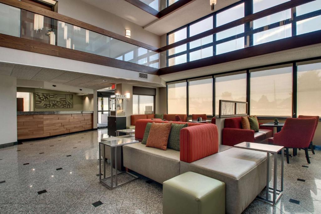 Drury Inn & Suites Evansville East photo 2