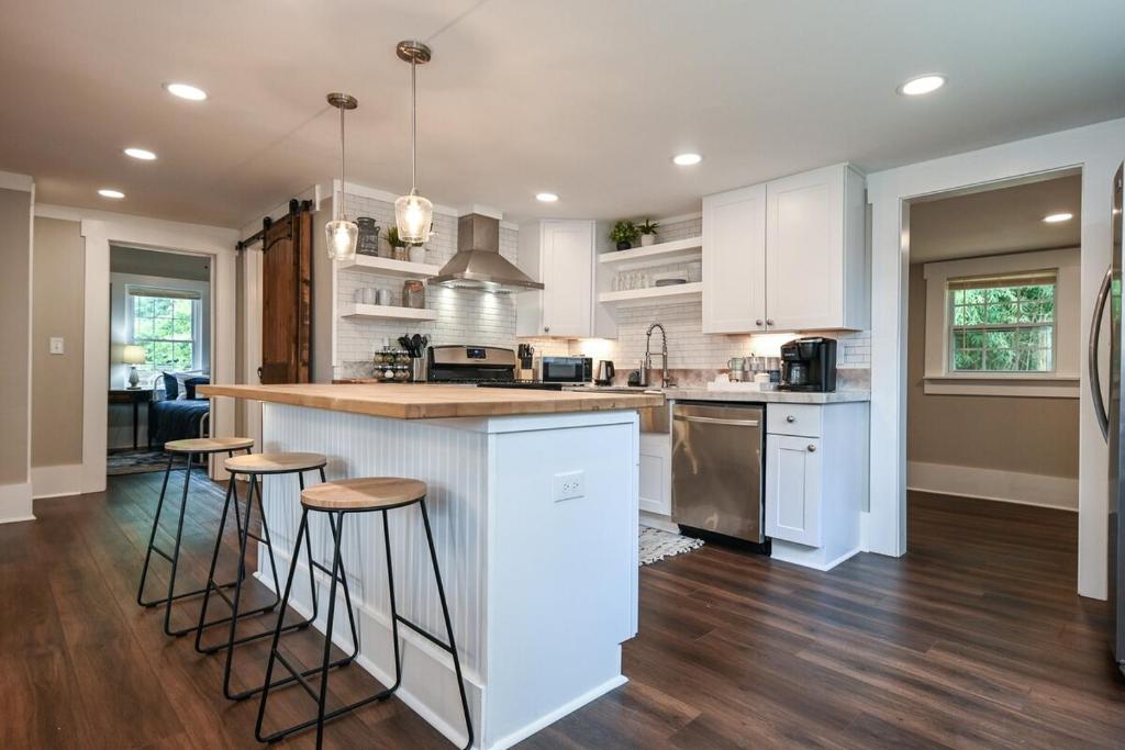 Broad Bungalow - Minutes from Downtown Athens! photo 1
