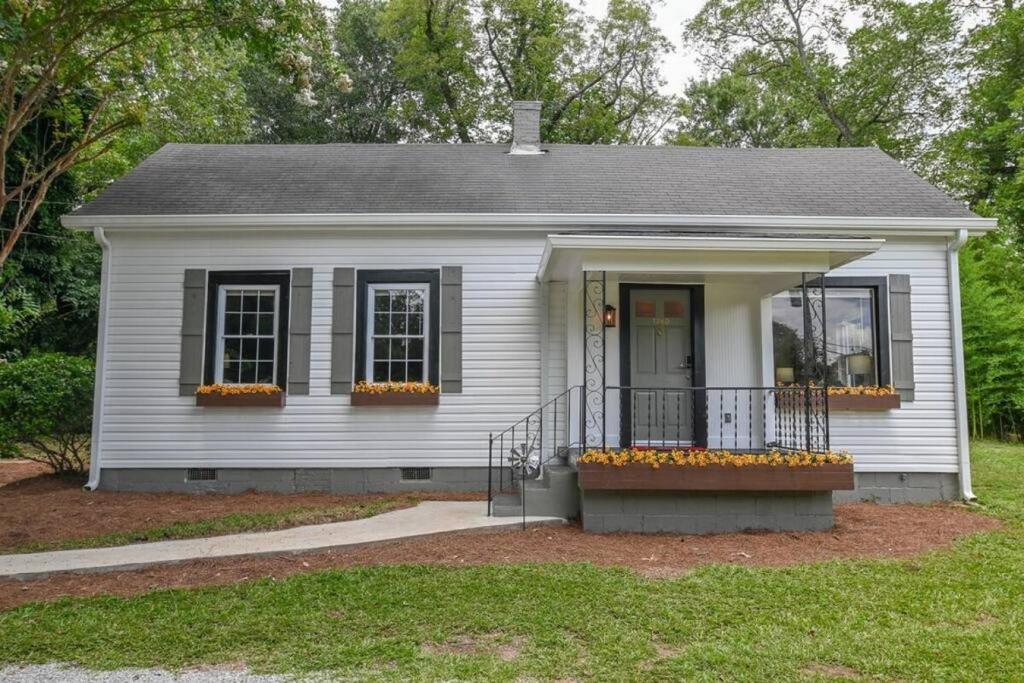 Broad Bungalow - Minutes from Downtown Athens! photo 4