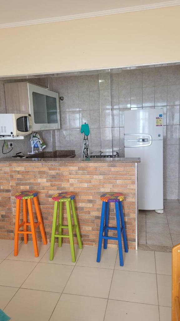 Frente Mar - Apartamento para 4 Hóspedes com Home Office Wi-Fi 200mbps, Ar Condicionado e Cozinha Completa photo 2