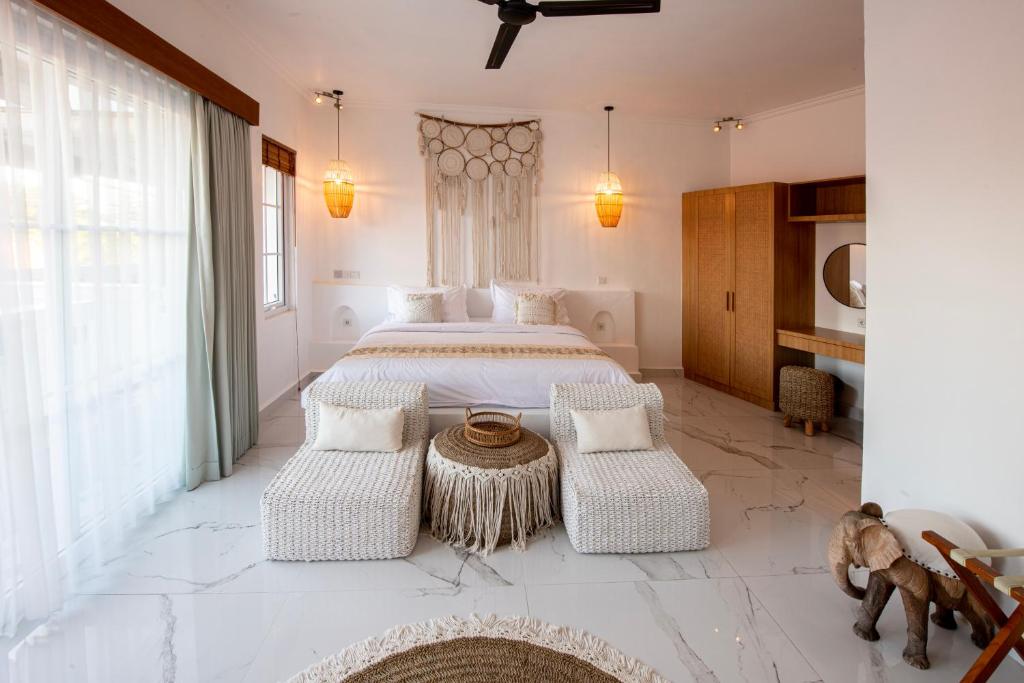 Keramas Moonlight Villa - Tap to explore photos
