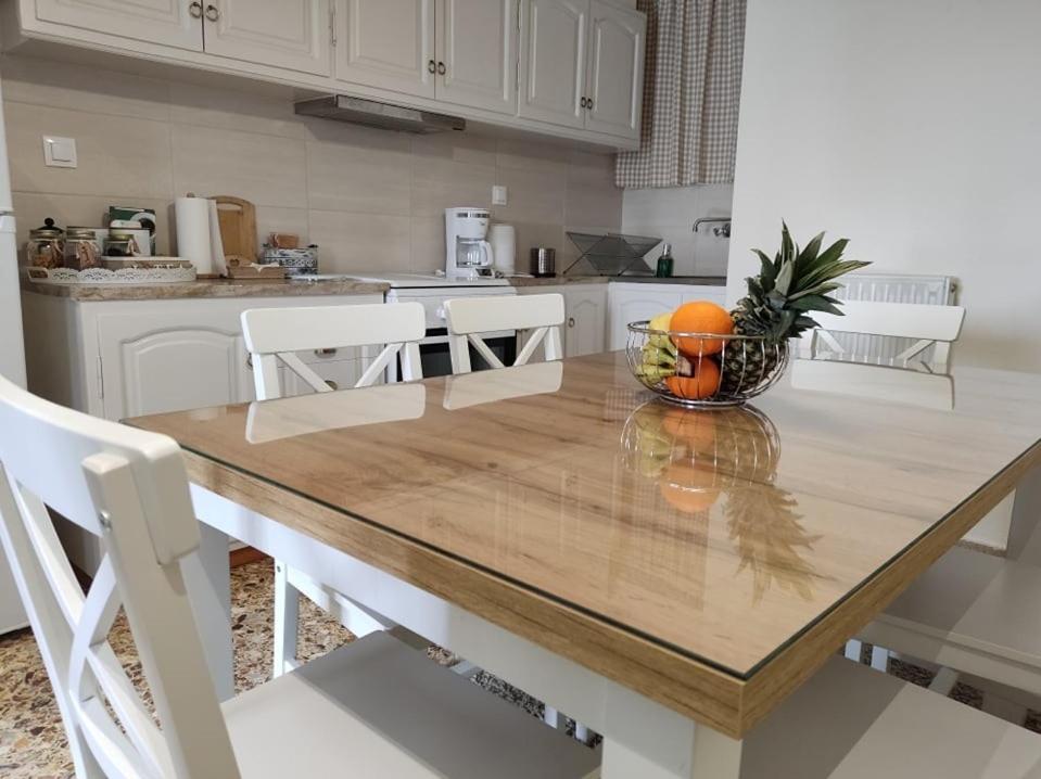 Delphic moments - Sunny app 3BR, 2BA with view photo 3