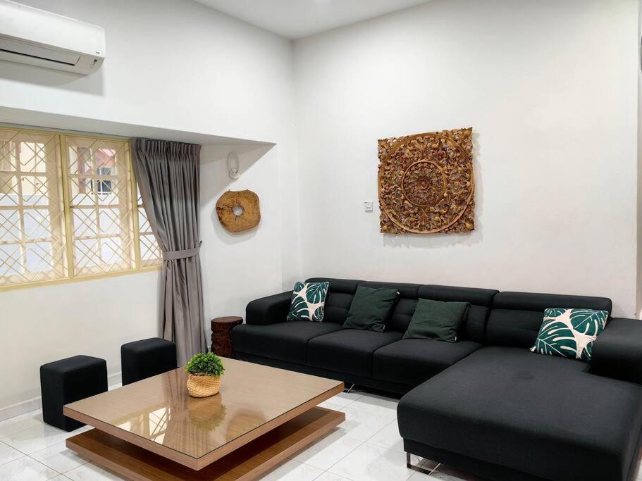 Klebang Spacious Comfy Bangalow