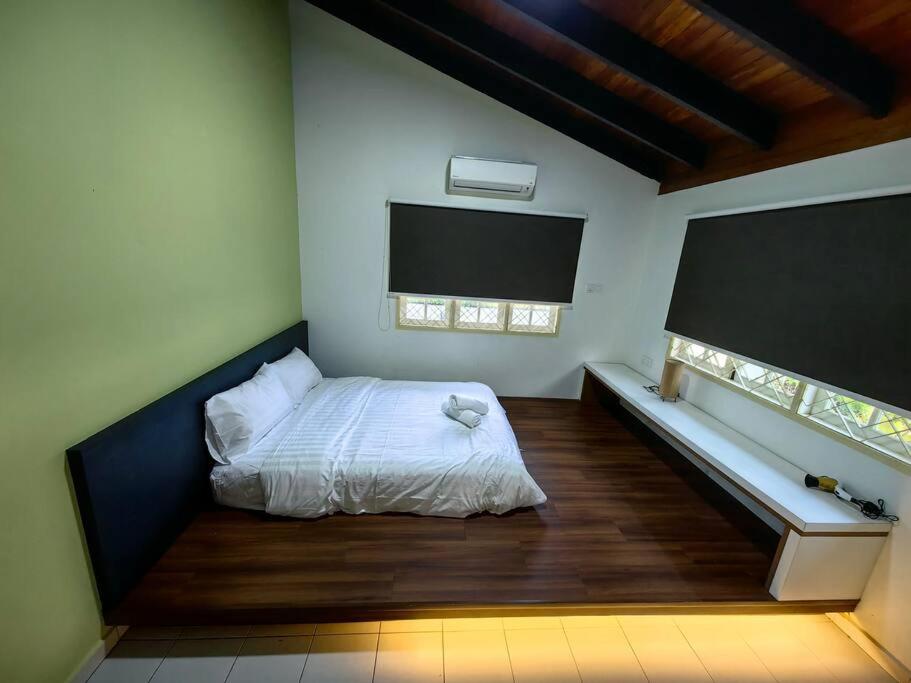 Klebang Spacious Comfy Bangalow photo 3