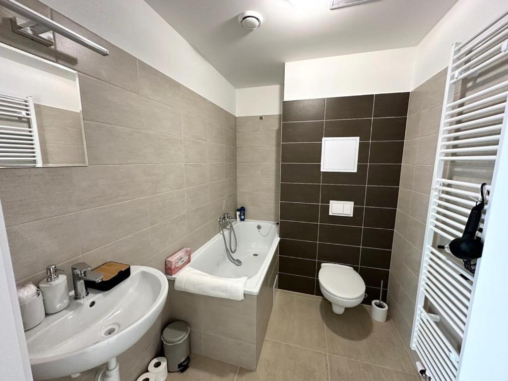 Sky Apartments 503 photo 3