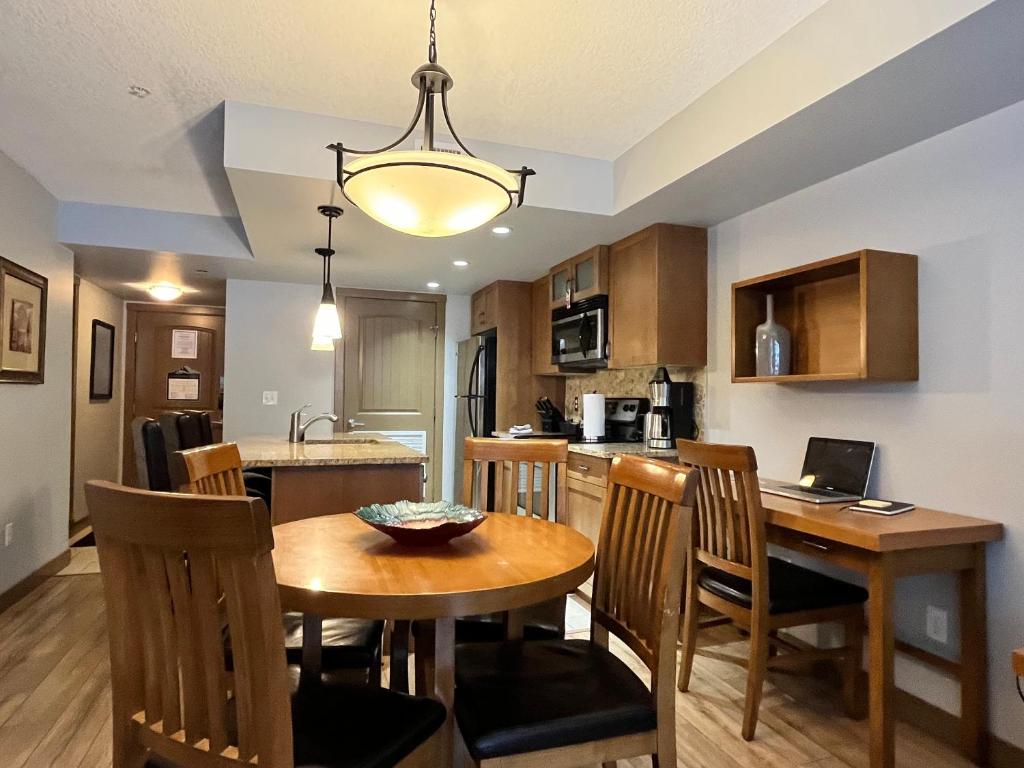 Perfect family 2-bed Condo with hot tub photo 4