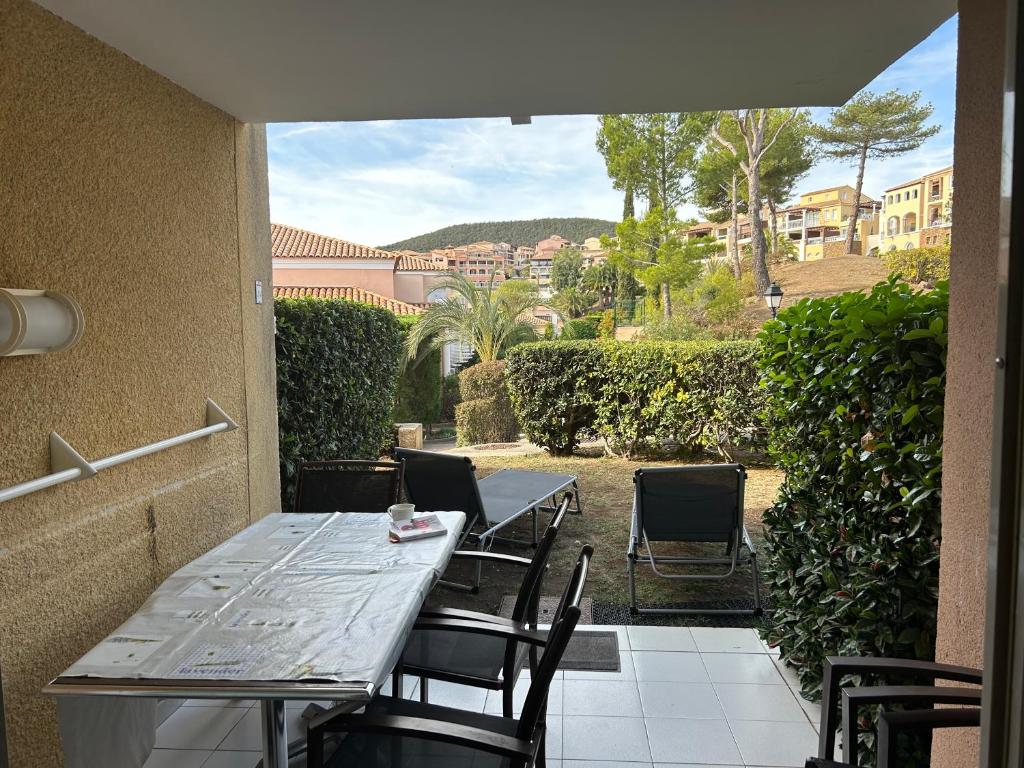 Appartement 2 pièces climatisé en rez-de-jardin Cap Esterel Agay photo 2