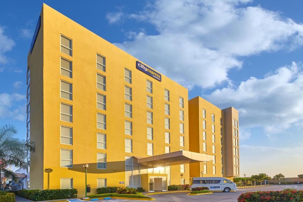 City Express by Marriott Manzanillo photo 1