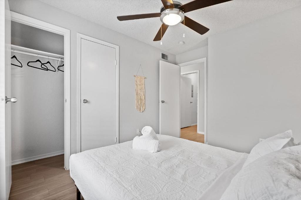 Comfy BoHo 2BD Apt in Cedar Park/North Austin - Tap to explore photos