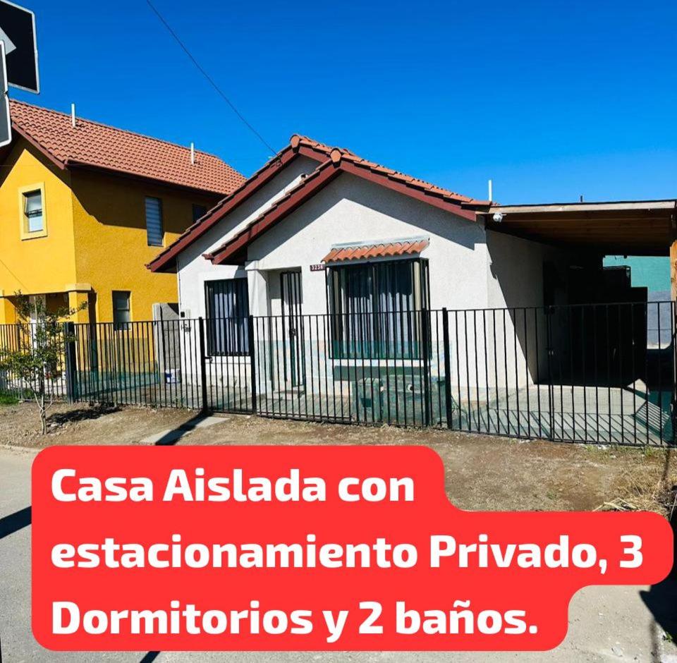 Casa Park, CASA COMPLETA con 3 habitaciones, AIRE ACONDICIONADO Y CALEFACCION SPLIT, 2 BAÑOS Y ESTACIONAMIENTO PRIVADO A 5 MINUTOS DE BY PASS A SANTIAGO Y A 5 MINUTOS DEL HOSPITAL