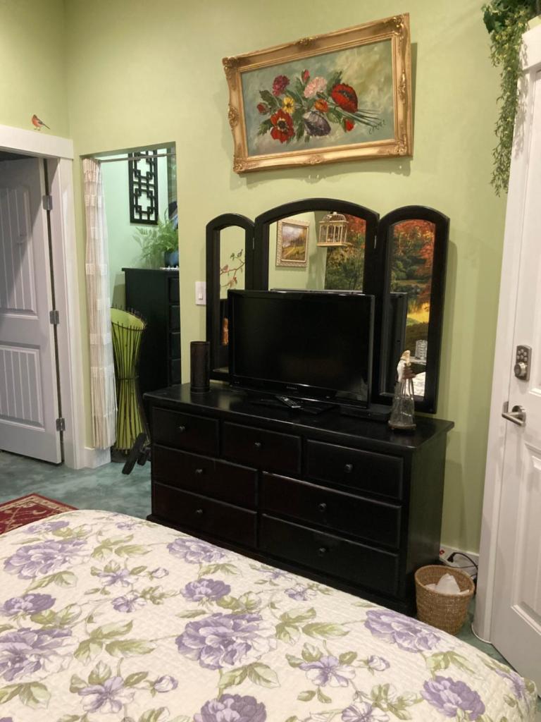 Private small suite with private bathroom and parking on property photo 2
