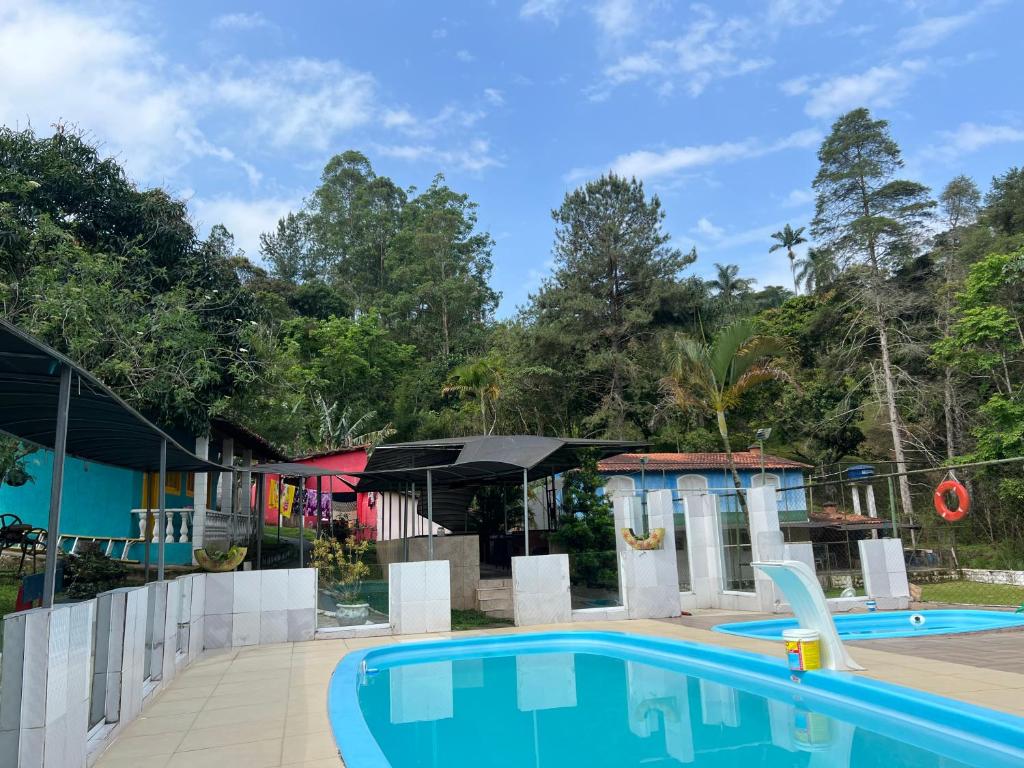 Sítio em Aruja para família e amigos com piscina