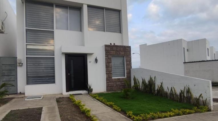 Moderna casa con piscina y cerca de la playa
