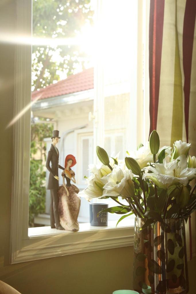 Luxury Stylish Garden Villa Ciputra