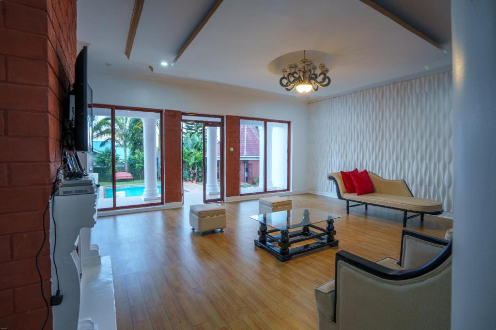 Sprunger Avenue - tulia homes photo 3