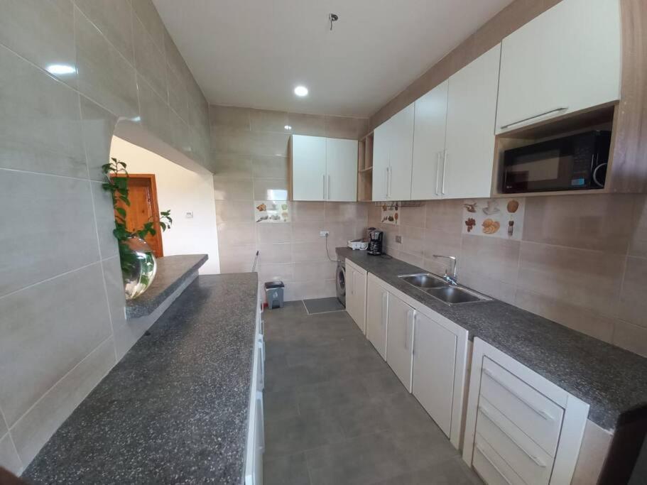 Modern, fully equipped 1-bed Apt photo 1
