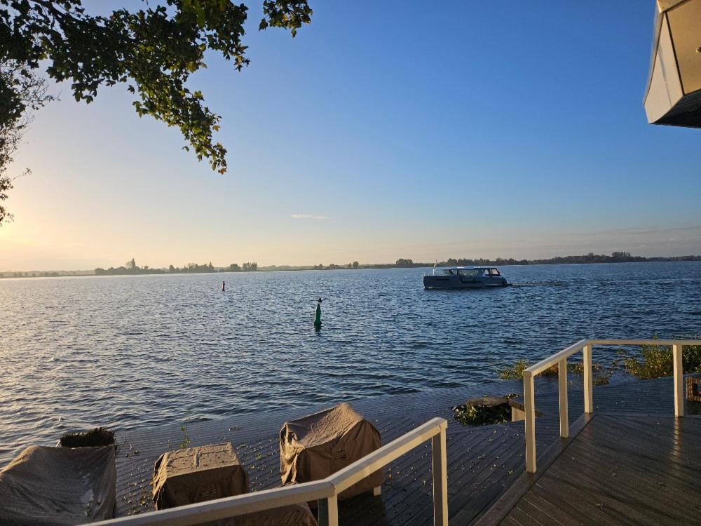 Chalet "Aan ut water" Elburg photo 1