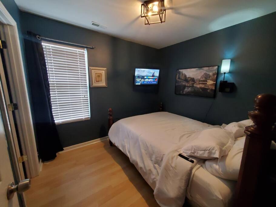 Modern 3 Bedroom Boro Home in Quiet Neighborhood photo 4