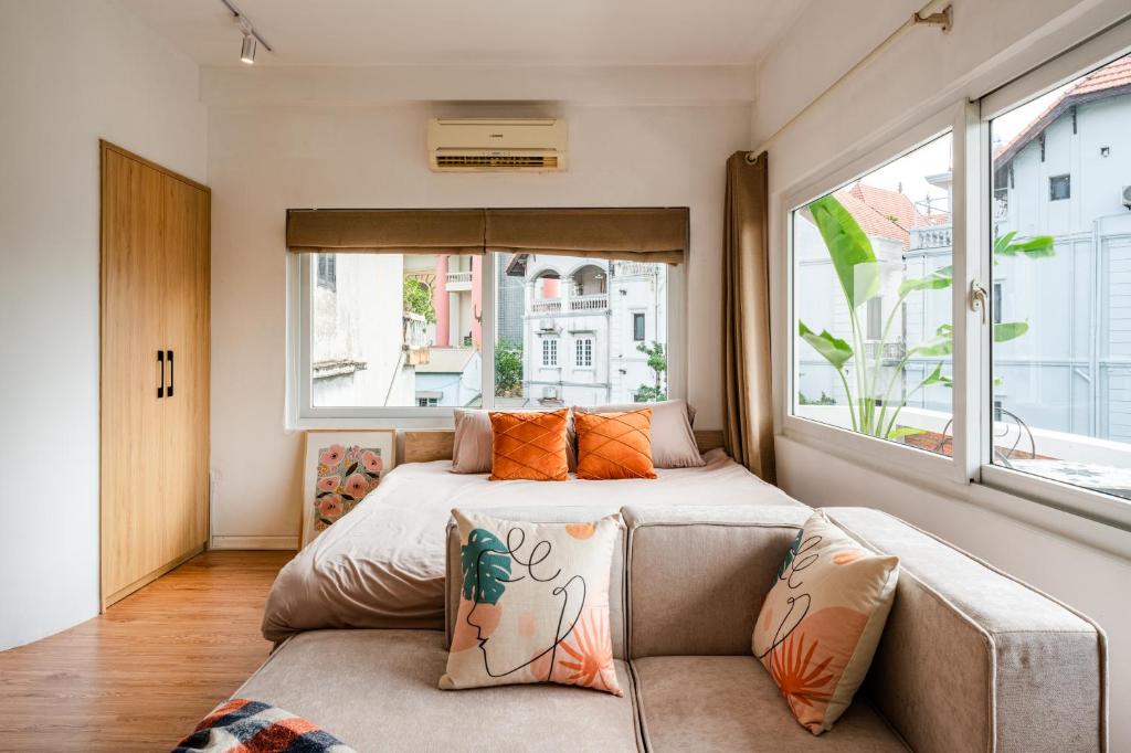 ANNAM Panorama Lakeview - Garden & Balcony - WestLake