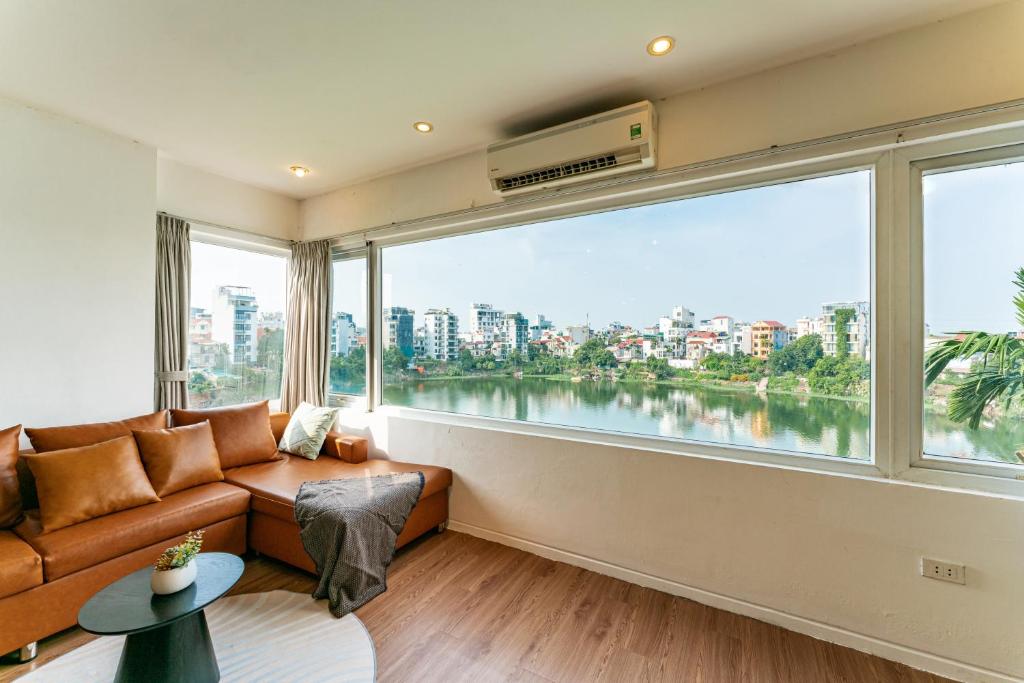 ANNAM Panorama Lakeview - Garden & Balcony - WestLake