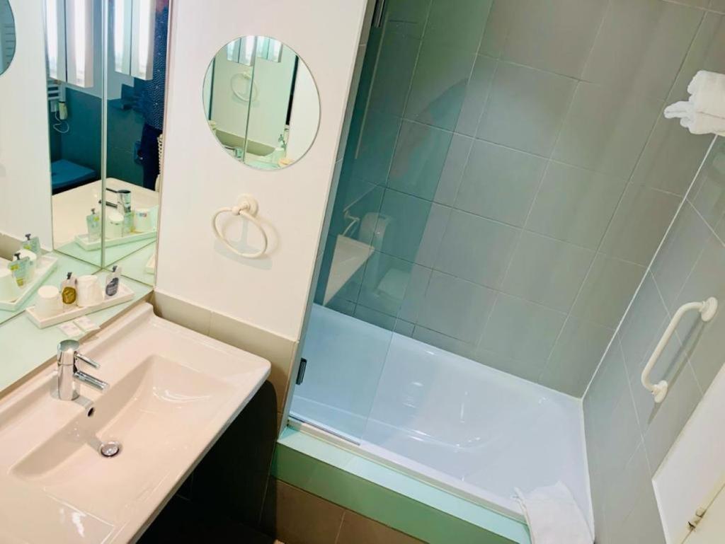 스탠딩 호텔 스위트 바이 액티소스 (Standing Hotel Suites by Actisource) - Thumbnail image