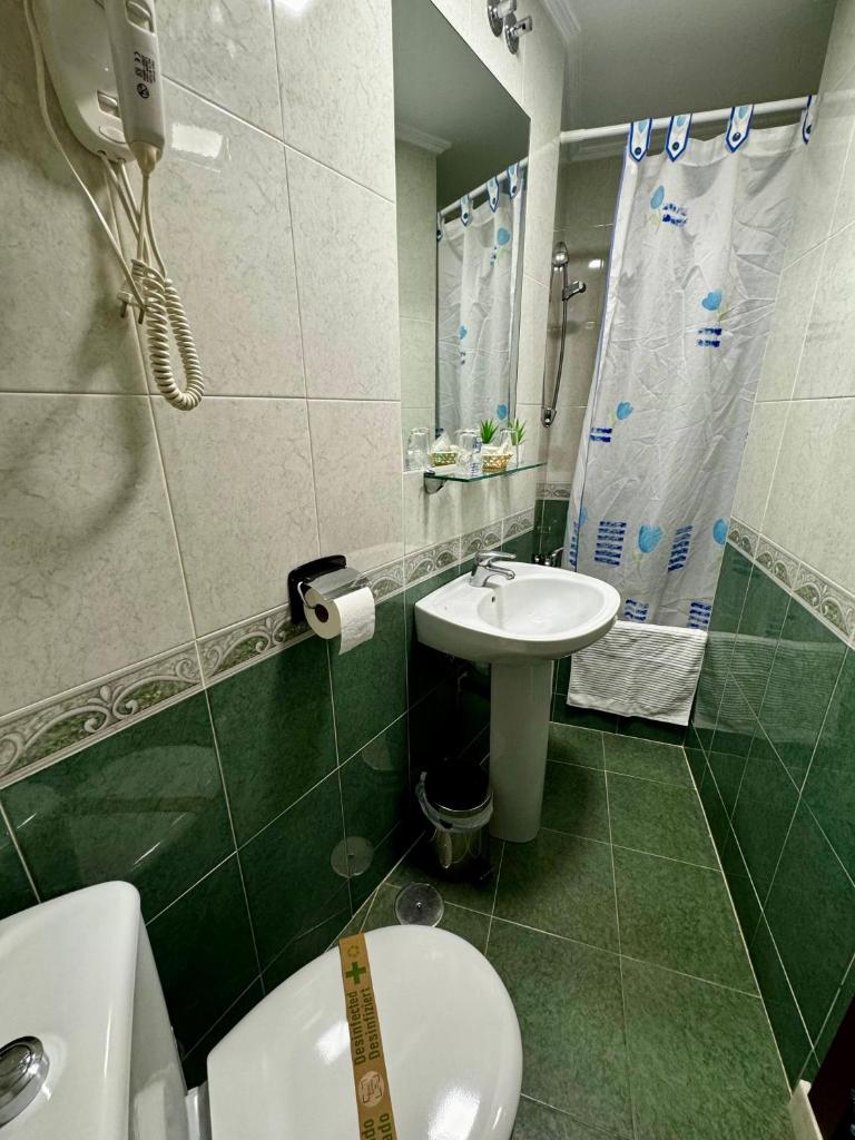 Hostal Edreira - Tap to explore photos