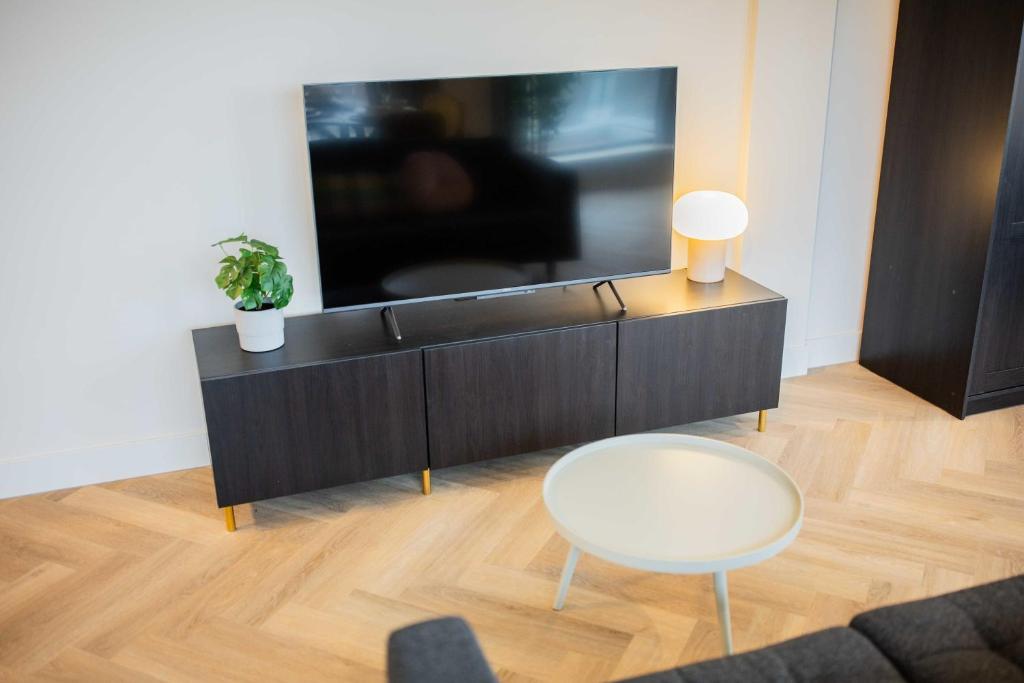 Alphabet Studio Apartments including City view photo 1