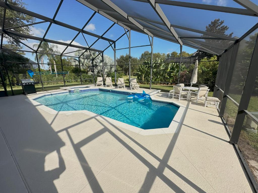 Mickeys Palm - Brand New! 6BR Modern with Private Pool Hot Tub BBQ Home Theater - 2 Miles to Disney image